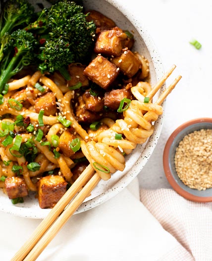 Spicy Peanut Udon Noodle Bowls