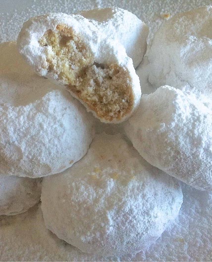 Easiest Homemade Kourabiedes recipe (Christmas Greek Butter Cookies)