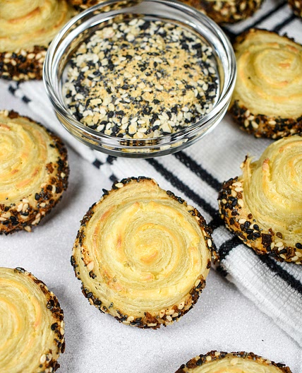 Everything Bagel Puff Pastry Pinwheels with Cream Cheese