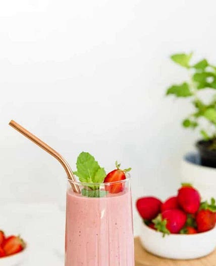 Strawberry Almond Butter Smoothie (No Banana)