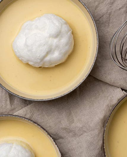 Floating island dessert (VIDEO)