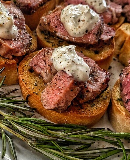 Garlic Bread Steak Bites