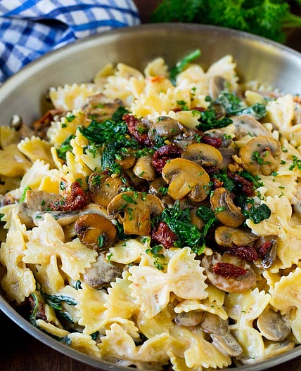 Farfalle Pasta With Mushrooms and Spinach