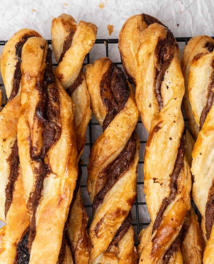 Nutella Puff Pastry Twists (VIDEO)