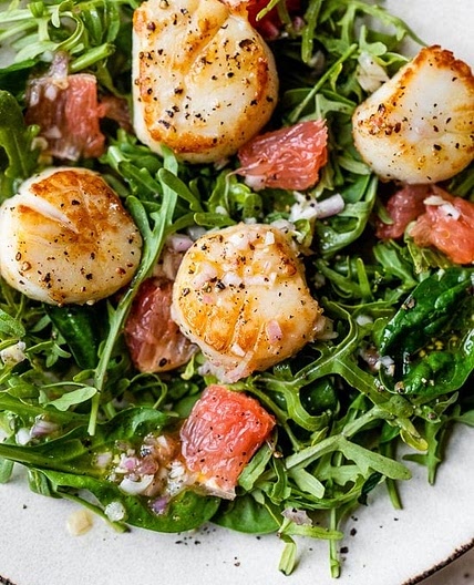 Scallops, Grapefruit, Arugula and Spinach Salad with Champagne Vinaigrette