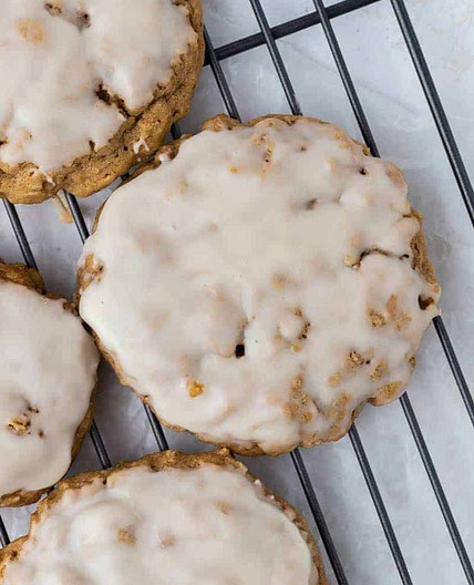 Iced oatmeal cookies - Crumbl copycat