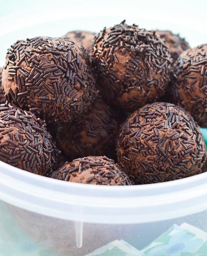 Vegan Chocolate Chickpea Truffles (Protein Snack)