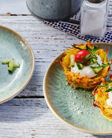 Kartoffelnester mit bunter Füllung für Ostern