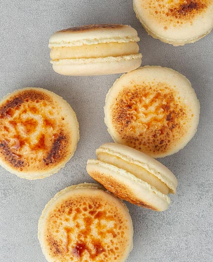 Crème brûlée macarons