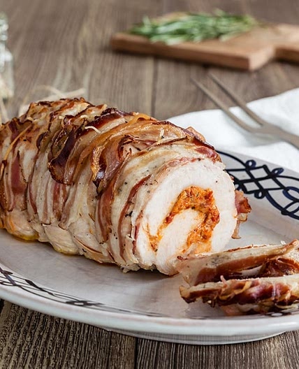 Rotolo di tacchino in crosta di pancetta