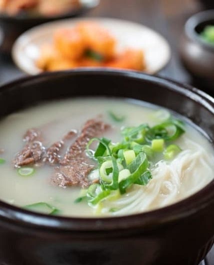 Seolleongtang (Ox bone soup)