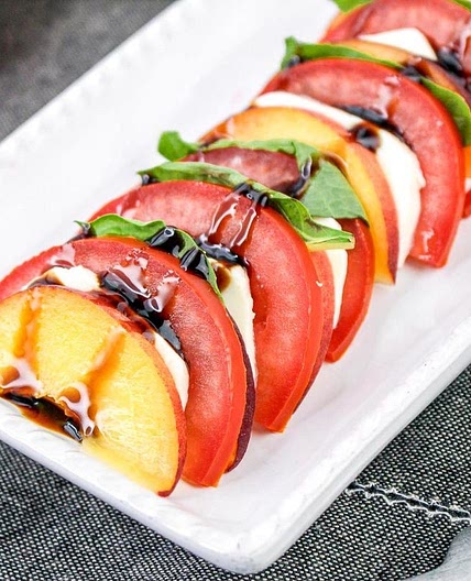 Summer Peach Caprese Salad Recipe