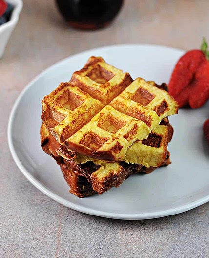 Easy French Toast Waffles (Waffle Iron French Toast)