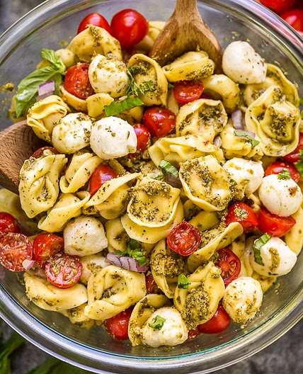 Easy Pesto Tortellini Pasta Salad