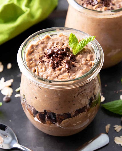 Mint Chocolate Chip Overnight Oats Recipe