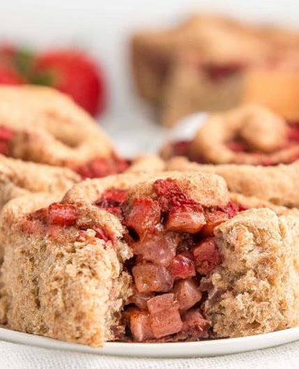 Healthy Strawberry Cinnamon Rolls