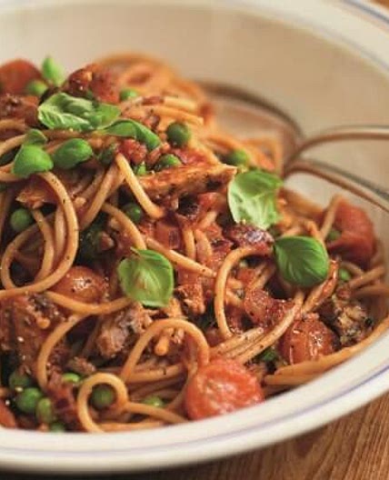 Wholewheat spaghetti with sardines and cherry tomatoes