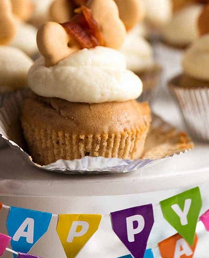 Pupcakes! (dog cupcakes with "frosting")