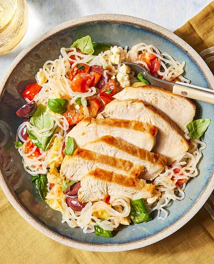Shirataki Noodles with Chicken, Feta & Tomato