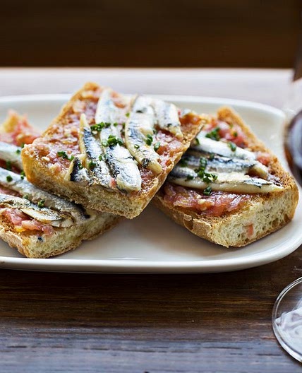 Anchovies on toast with tomato