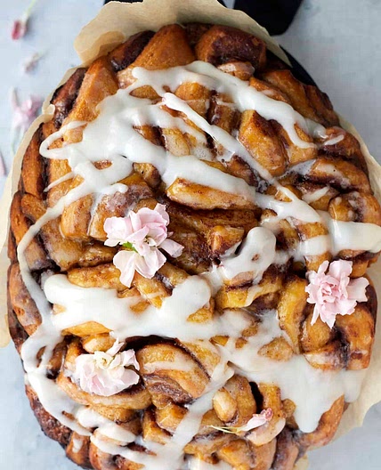 Slow Cooker Apple Cinnamon Rolls