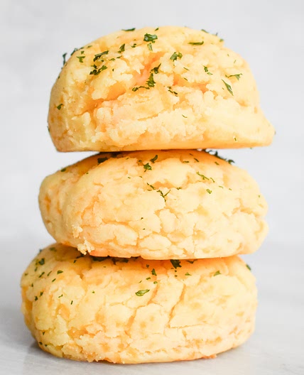 Low-FODMAP 'Copycat' Red Lobster Cheddar Bay Biscuits; Gluten-free