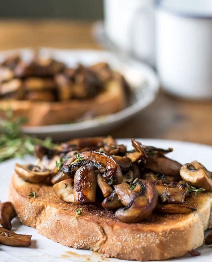 Mushrooms on Toast with Garlic and Thyme