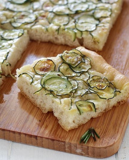 Focaccia con zucchine facile e morbida