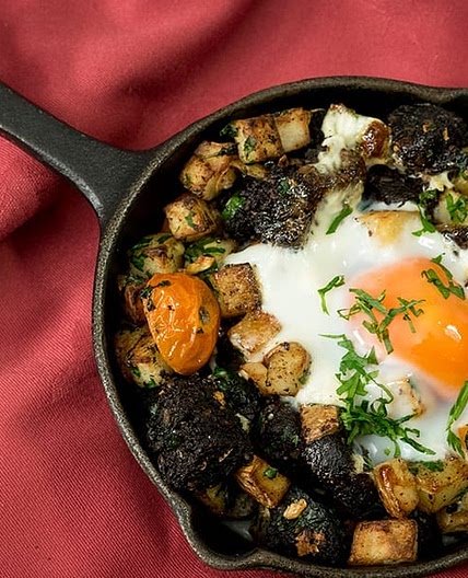 Black pudding, diced garlic potatoes, baked eggs brunch