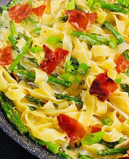 Prosciutto and Asparagus Alfredo