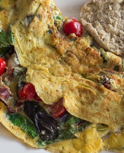 Low FODMAP BLT Omelet with Blue Cheese