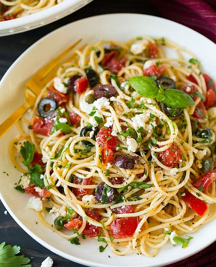 Garlicky Greek Spaghett