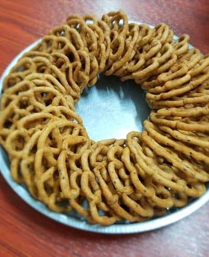 Chinese New Year Sugar Rings with Sesame Seeds