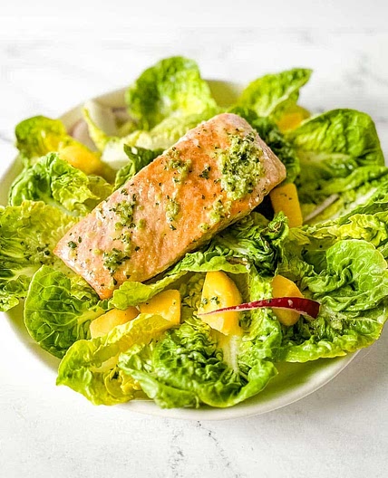 Salmon Mango Salad with Jalapeño Vinaigrette
