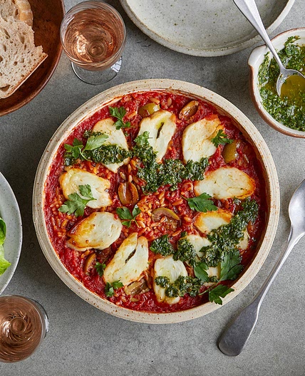 Baked orzo with sweet red peppers, olives and halloumi