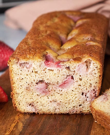 Keto Strawberry Cake