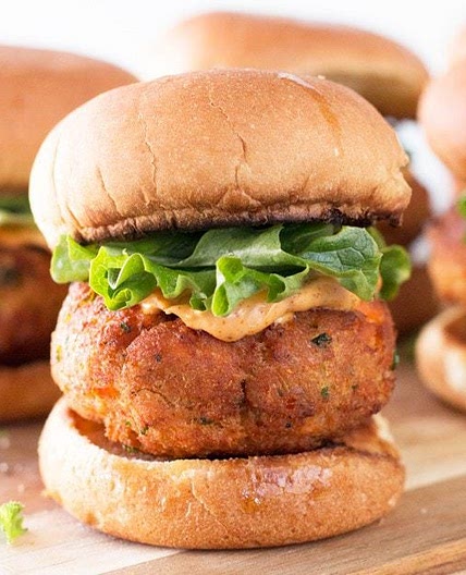 Salmon Cake Sliders with Spicy Mayo