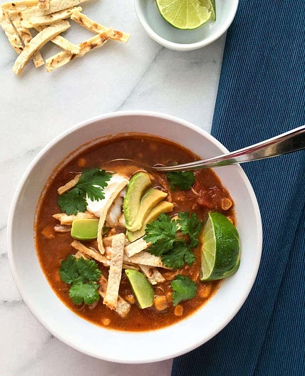 Soupe de tortillas au poulet ou aux haricots blancs