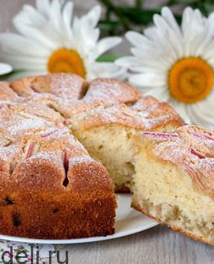 Шарлотка с ревенем