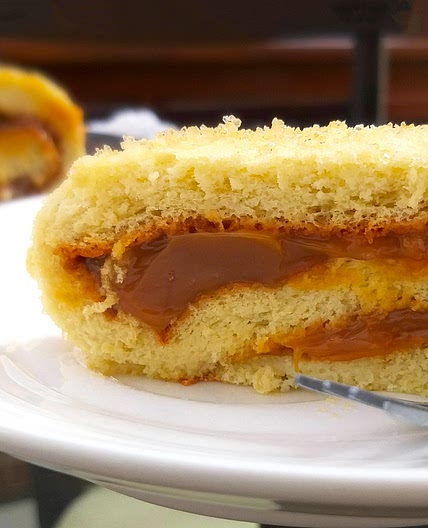 Receita de Rocambole de doce de leite fácil e prático
