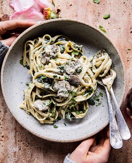 8 Ingredient Garlic Butter Mushroom and Goat Cheese Fettuccine