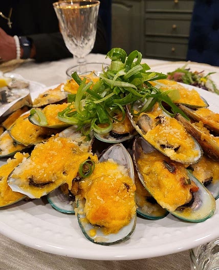 Cheesy Baked Mussels