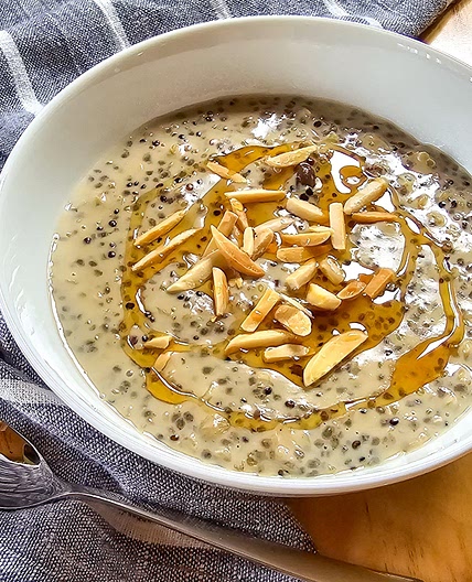 Oatmeal with Quinoa and Chia Seeds