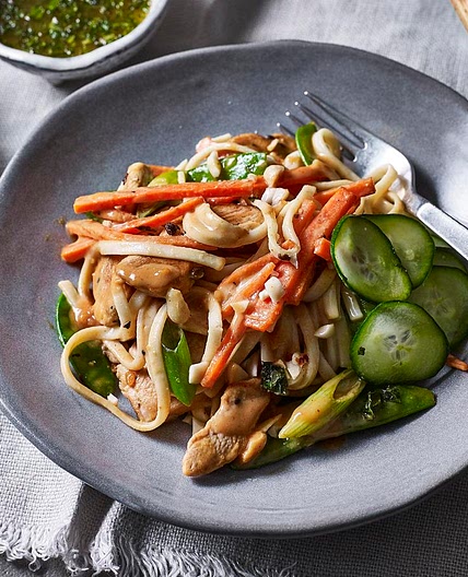Peanut chicken stir-fry noodles