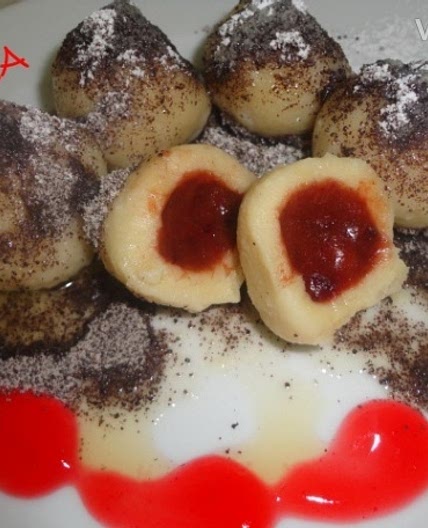 Slivkové gule z tvarohového cesta