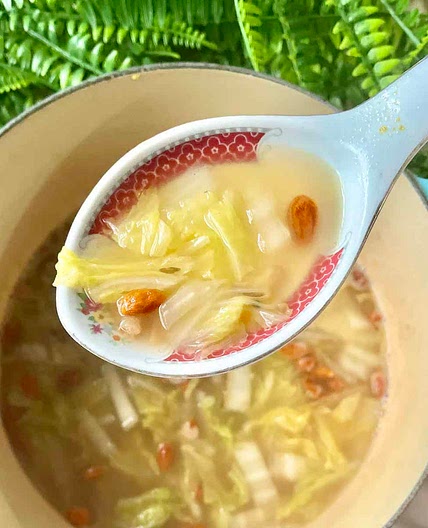 Easy Chinese Cabbage Soup Recipe (20 minutes)