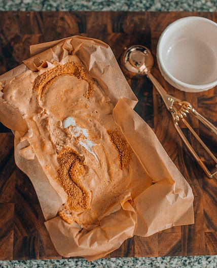 HOMEMADE PUMPKIN PIE ICE CREAM