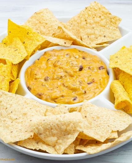 Easy Crock Pot Cheesy Chili Dip Recipe