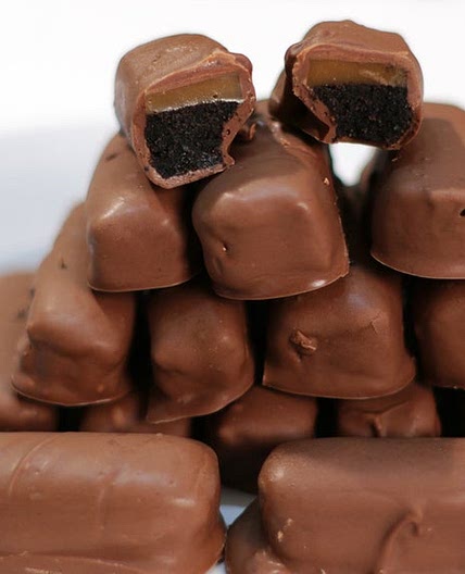 Oreo Twix Cookie Bars