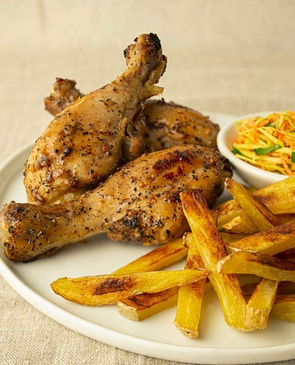 Pilons de poulet aux épices et frites au four